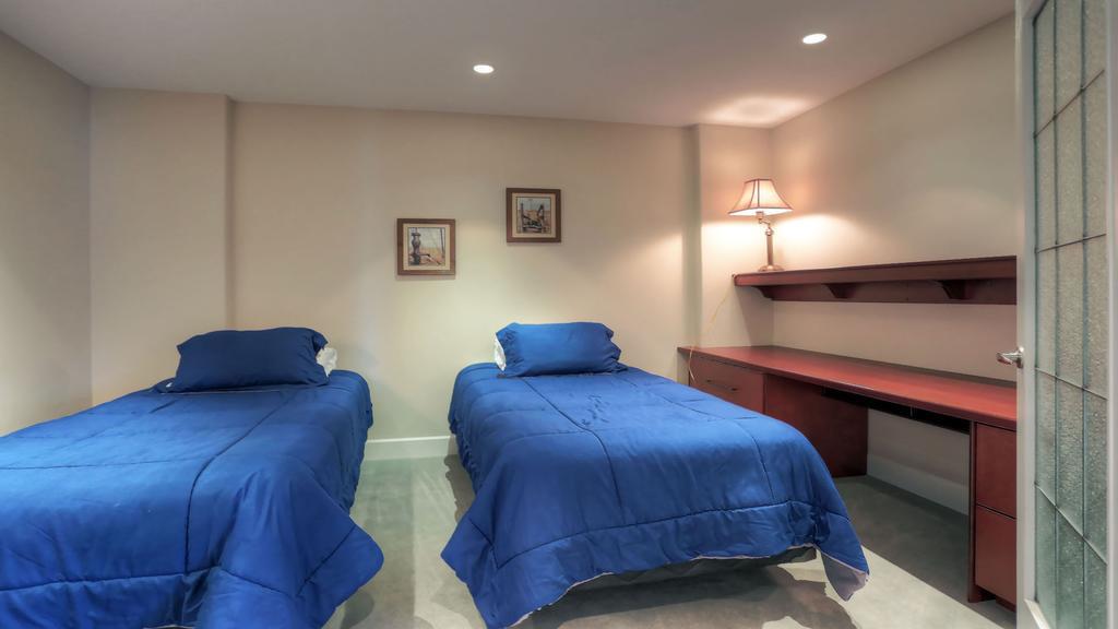 Sunset Waterfront Resort By Kelownacondorentals 외부 사진