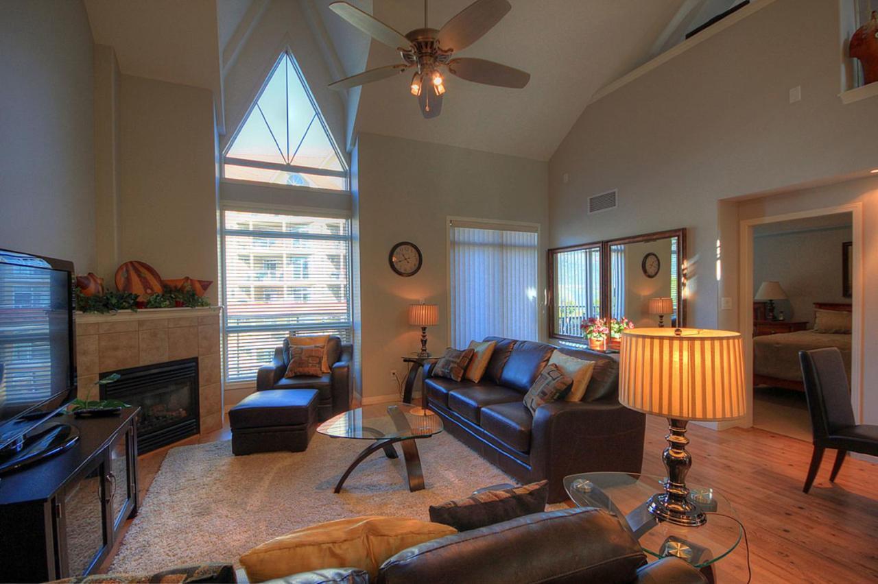 Sunset Waterfront Resort By Kelownacondorentals 외부 사진